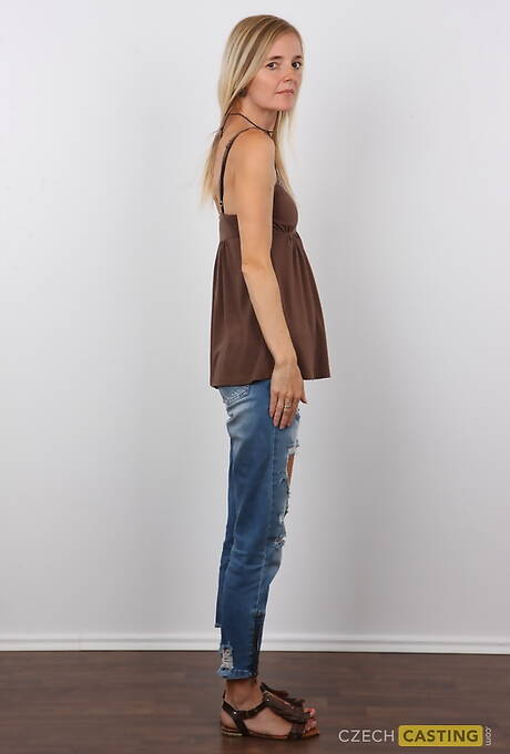 Czech Casting  pleased to share with you xxx gallery with Laura exhibit well-done shape